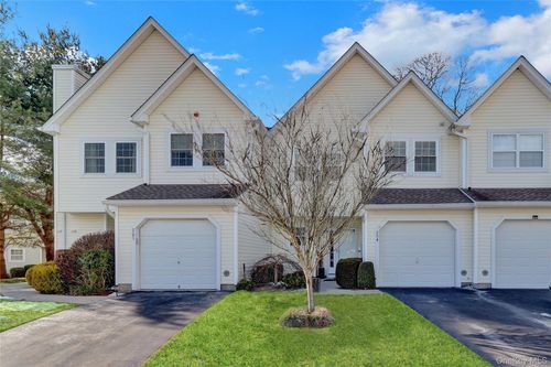 204 Erik Dr, East Setauket, NY, 11733-6452 | Card Image