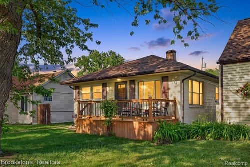 23496 Willard Ave, Warren, MI, 48089-5751 | Card Image