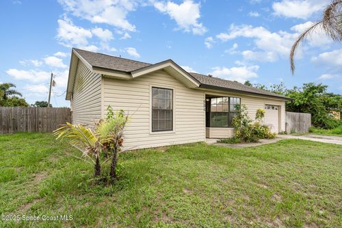 559 Diamond Ave Ne, Palm Bay, FL, 32907-2618 | Card Image