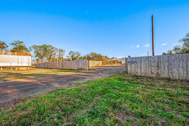 Gated entrance | Image 28