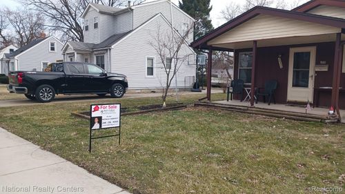 24337 Pennie St, Dearborn Heights, MI, 48125-2015 | Card Image