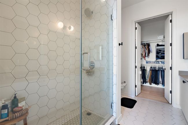 Primary Bathroom | Image 19