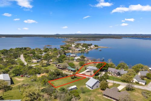 515 E Island Dr, Bluffton, TX, 78607-3029 | Card Image