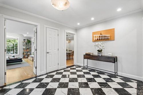 73 Huntington Rd, Scarsdale, NY, 10583-2032 | Card Image