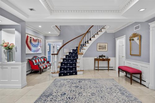 8 Danton Ln S, Locust Valley, NY, 11560-1123 | Card Image