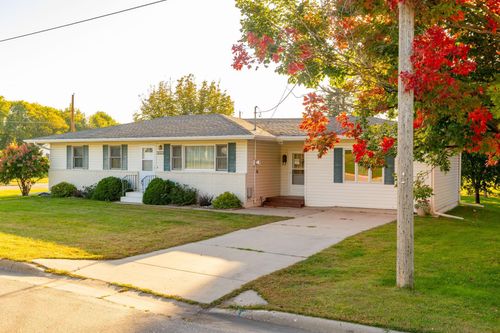 508 W 1st Ave, Osakis, MN, 56360-8226 | Card Image