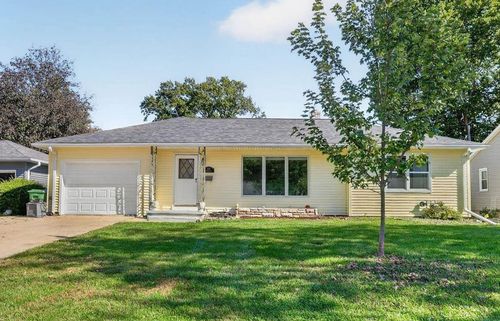 235 Windsor Dr, Waterloo, IA, 50701-4160 | Card Image