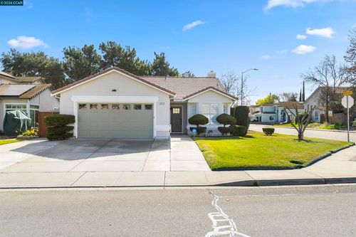 2025 2025 Truman Ln, Oakley, CA, 94561 | Card Image