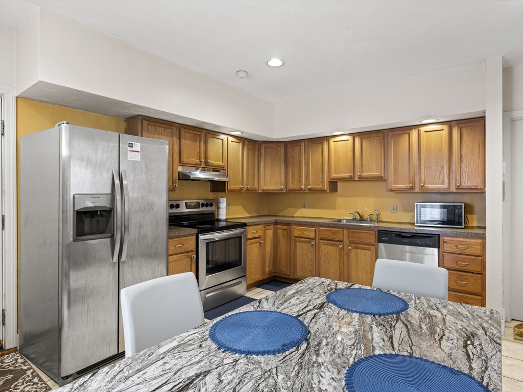Blossom St, Chelsea, MA 02150