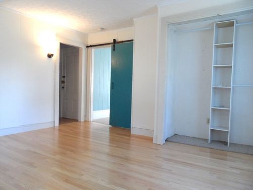 2r-11 Chestnut St, Wakefield, MA, 01880-2323 | Card Image