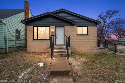 8104 Cloverdale Ave, Ferndale, MI, 48220-2266 | Card Image