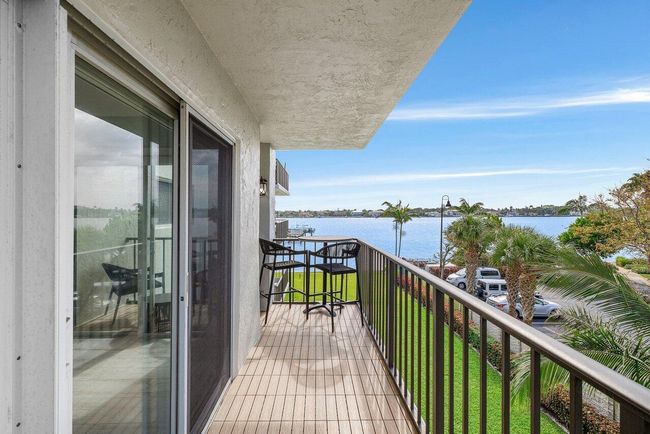 APT-304 - 1206 S Lake Dr, Condo with 2 bedrooms, 2 bathrooms and null parking in Lantana FL | Image 22