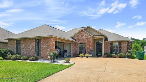 608 Carson Dr, Byram, MS, 39272-8001 | Card Image