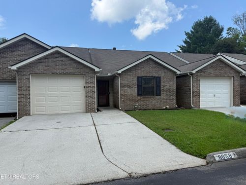 8658 Denmark St, Knoxville, TN, 37931-4371 | Card Image
