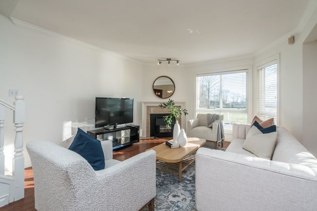 3 - 15875 Marine Drive, Townhouse with 3 bedrooms, 2 bathrooms and 2 parking in White Rock BC | Image 3