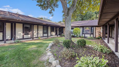 40-185 Bona Vista Dr Nw, Grand Rapids, MI, 49504-5974 | Card Image