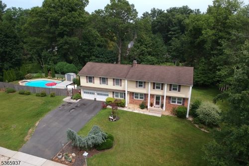 1 Nyma Way, Succasunna, NJ, 07876-1013 | Card Image