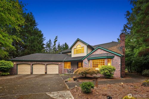 23812 Se 253rd Pl, Maple Valley, WA, 98038-8328 | Card Image