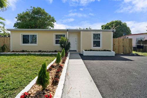 200 Plum Tree Dr, Lantana, FL, 33462-5142 | Card Image