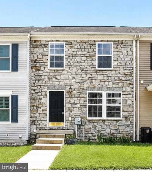 20 Dunlap Dr, CHARLES TOWN, WV, 25414-6513 | Card Image