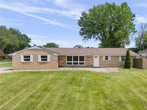 5544 Fairwood Ave Nw, North Canton, OH, 44720-4036 | Card Image