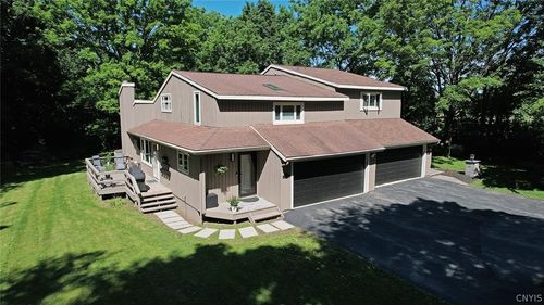 8646 Salt Springs Rd, Manlius, NY, 13104-9760 | Card Image
