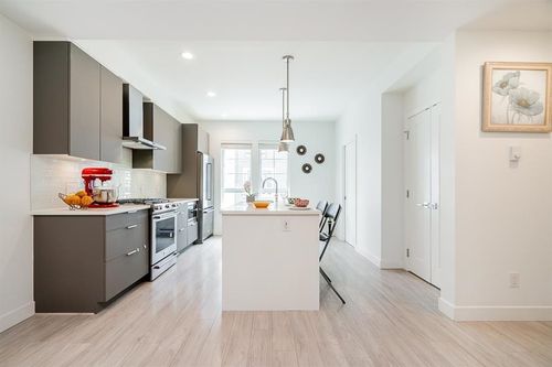 2129 Clarke St, Port Moody, BC, V3H0J5 | Card Image