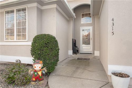 4315 Davidson Dr, Independence, MO, 64055-6783 | Card Image