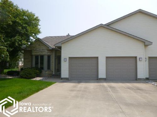 5571 Oak Hills Dr, Burlington, IA, 52601-8666 | Card Image