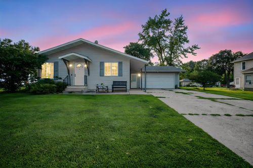 808 7th St S, Saint James, MN, 56081-1911 | Card Image