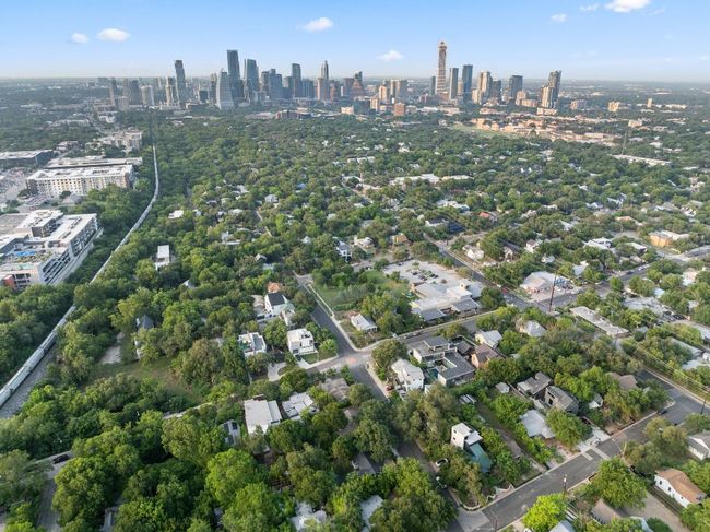 1904 S 6 Th St, House other with 2 bedrooms, 1 bathrooms and 2 parking in Austin TX | Image 25