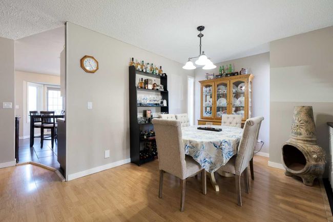131 Macewan Meadow Way Nw, House other with 3 bedrooms, 3 bathrooms and 5 parking in Calgary AB | Image 4