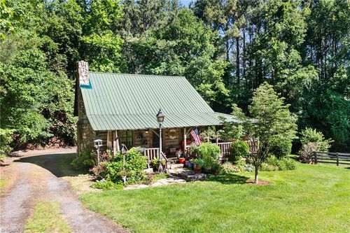 139 Zayas Trl, Dobson, NC, 27017-8621 | Card Image
