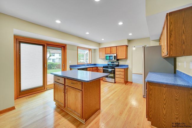 646 Schooner Ln, House other with 4 bedrooms, 3 bathrooms and 2 parking in Elk Grove Village IL | Image 5