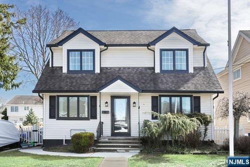 88 Alberta Dr, Saddle Brook, NJ, 07663-4526 | Card Image