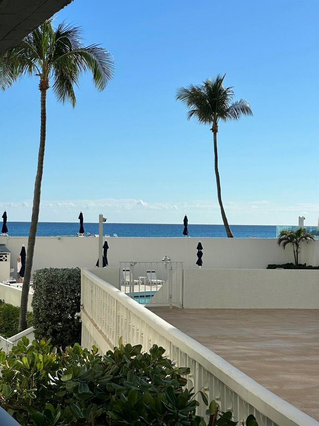 APT-205 - 3570 S Ocean Blvd, Condo with 1 bedrooms, 2 bathrooms and null parking in South Palm Beach FL | Image 17