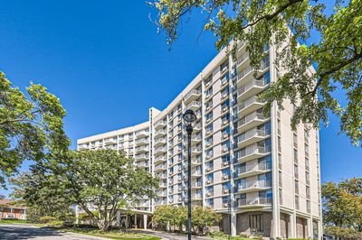 12M - 20 Tower Road, Condo with 2 bedrooms, 2 bathrooms and 2 parking in Oak Brook IL | Image 2