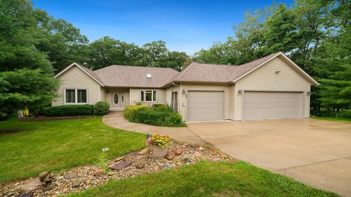 309 Saddlewood Cir, Dixon, IL, 61021-8116 | Card Image