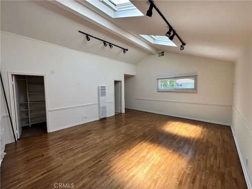 14655 Morrison St, Sherman Oaks, CA, 91403-1650 | Card Image