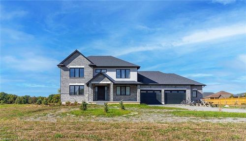 129 S Pelham Rd, Welland, ON, L3B5N8 | Card Image