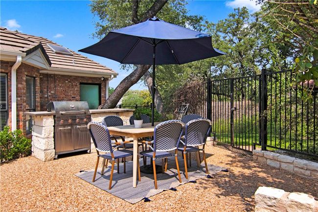 Al fresco dining area with built in grill | Image 36