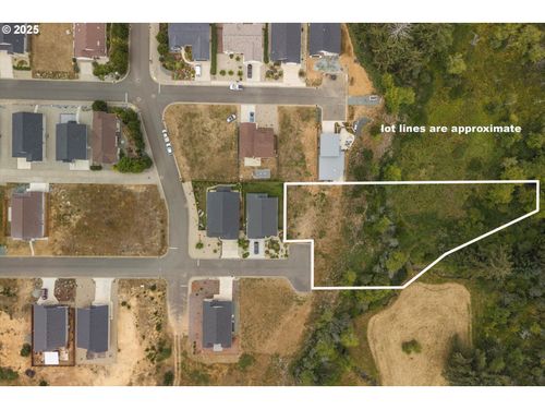636 Seacrest Dr, Bandon, OR, 97411-9194 | Card Image