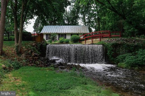 6517 Kabletown Rd, CHARLES TOWN, WV, 25414-4527 | Card Image