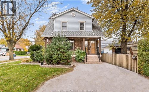 704 Bensette St, Windsor, ON, N8X2Z1 | Card Image