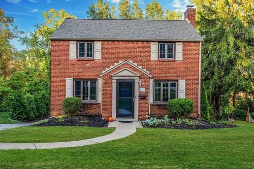 1010 Greenlawn Dr, Pittsburgh, PA, 15216-1113 | Card Image