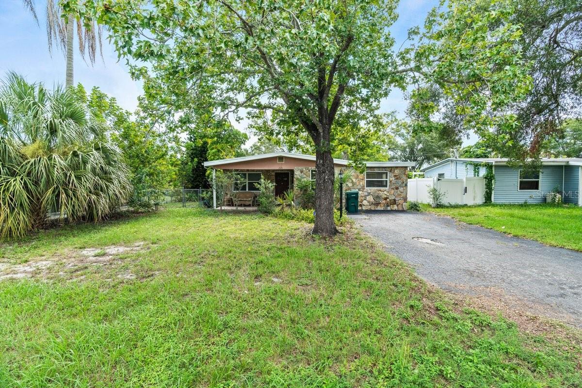 225 Emerald Lane Sold in LARGO - BlJgs