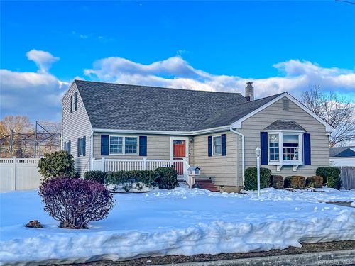 33 Maple Ave, Smithtown, NY, 11787-3501 | Card Image