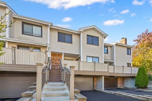 1024 Sussex Dr, Northbrook, IL, 60062-3329 | Card Image