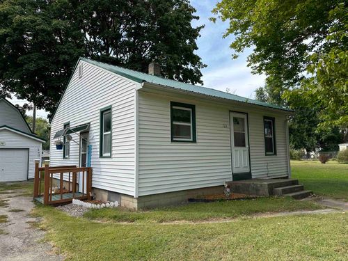 723 Iris St, Savanna, IL, 61074-2613 | Card Image