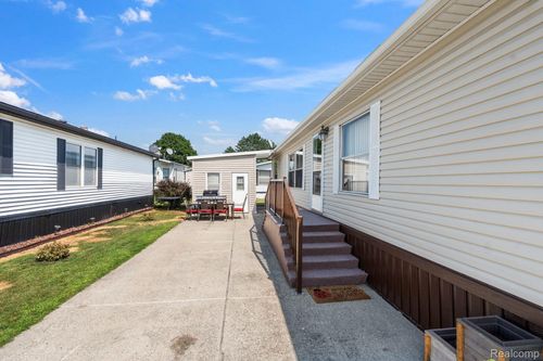 49280 Wildwood Ct, Shelby Township, MI, 48315-3371 | Card Image